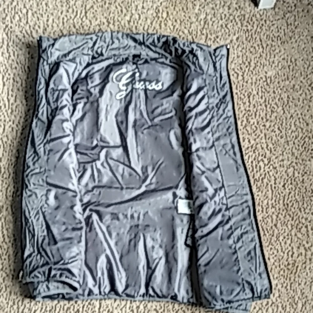 Guess women’s gray